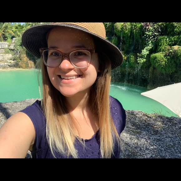 Meet your Posher, Rena - Picture 1 of 1